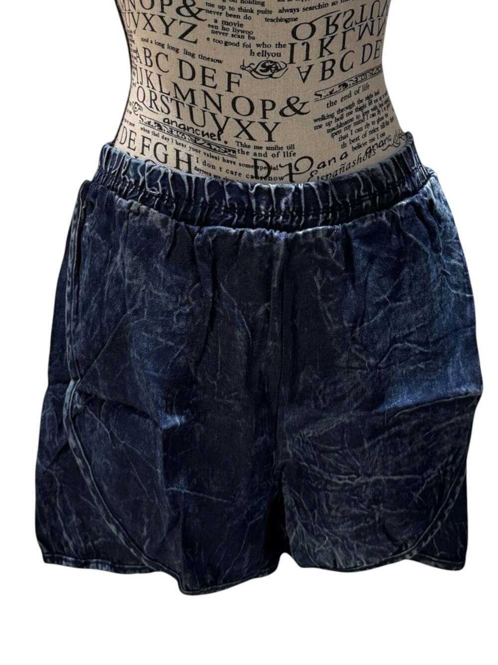 NWOT Fraiche by J Acid Wash Denim Shorts – Size Large